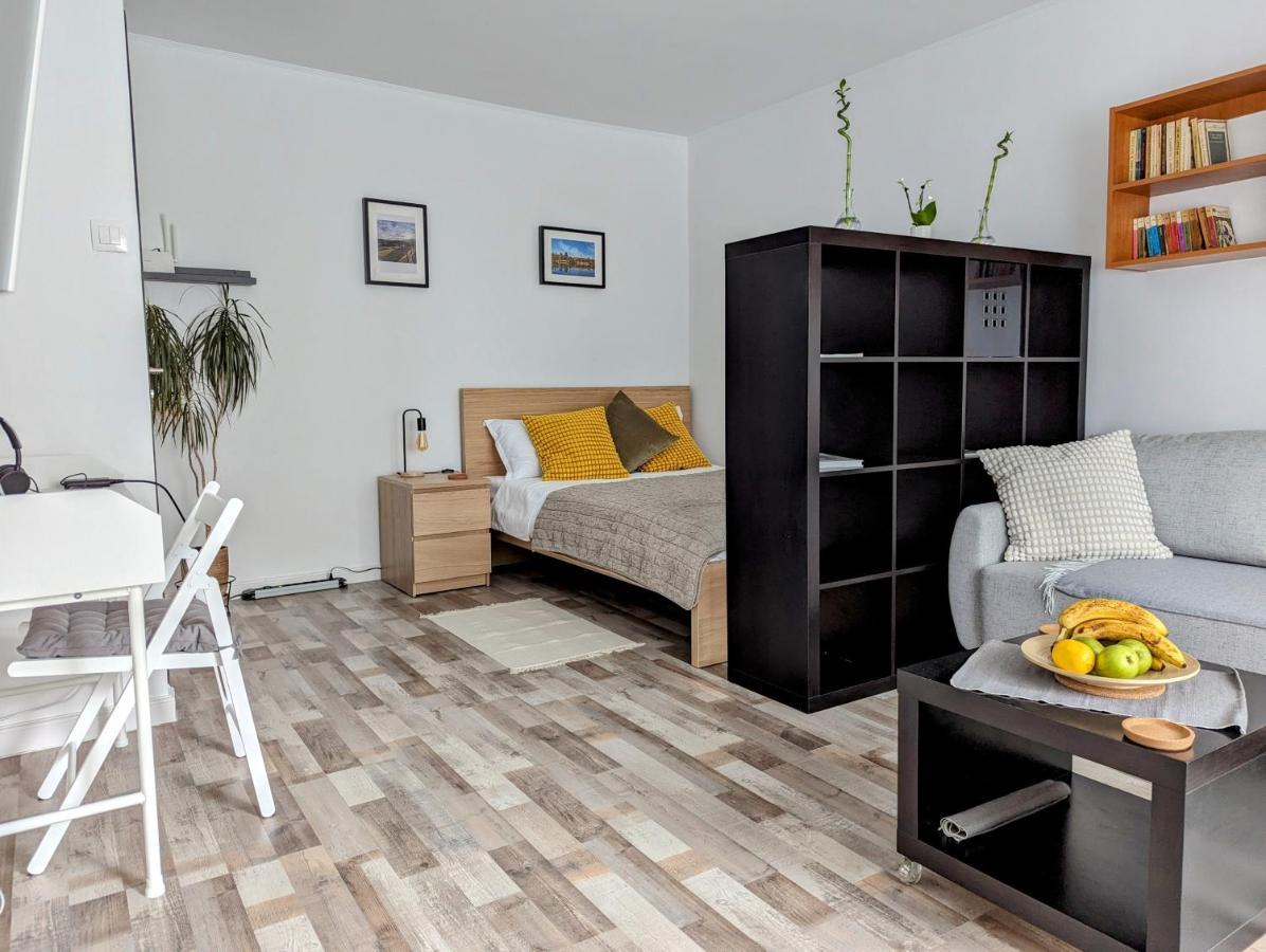 Sebastian Studio Apartment Bucarest Esterno foto